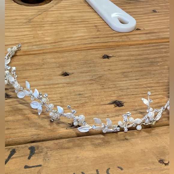 EnVogue Bridal Hairpiece - Picture 2 of 5